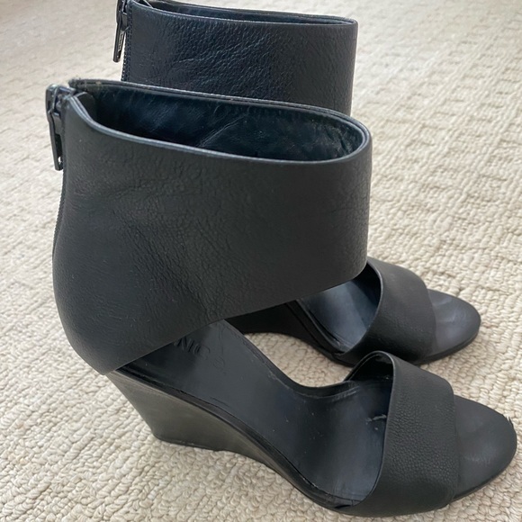 Black leather Vince wedge sandals - size 6 1/2 US - Picture 9 of 14